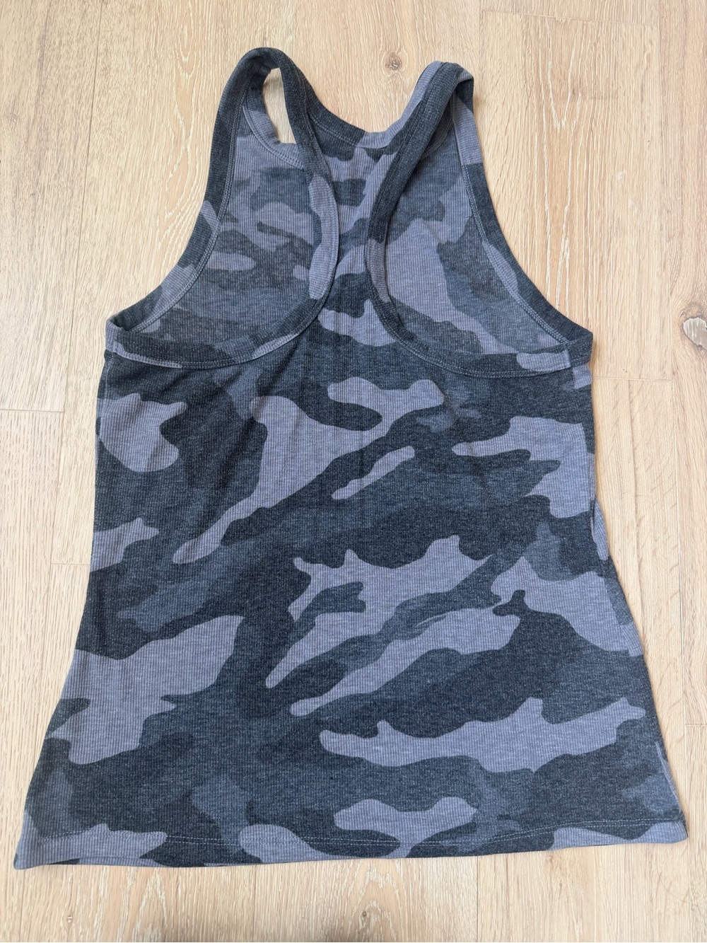 Y2K Camo Ribbed Racerback Tank Top | Old Navy Active | S - Picture 2 of 4